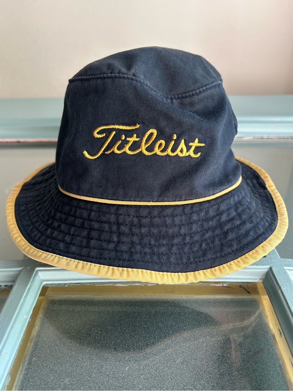 Titleist Bucket Hat Embroidered Golf Men’s Logo Fishing Visor Navy Blue Gold S/M